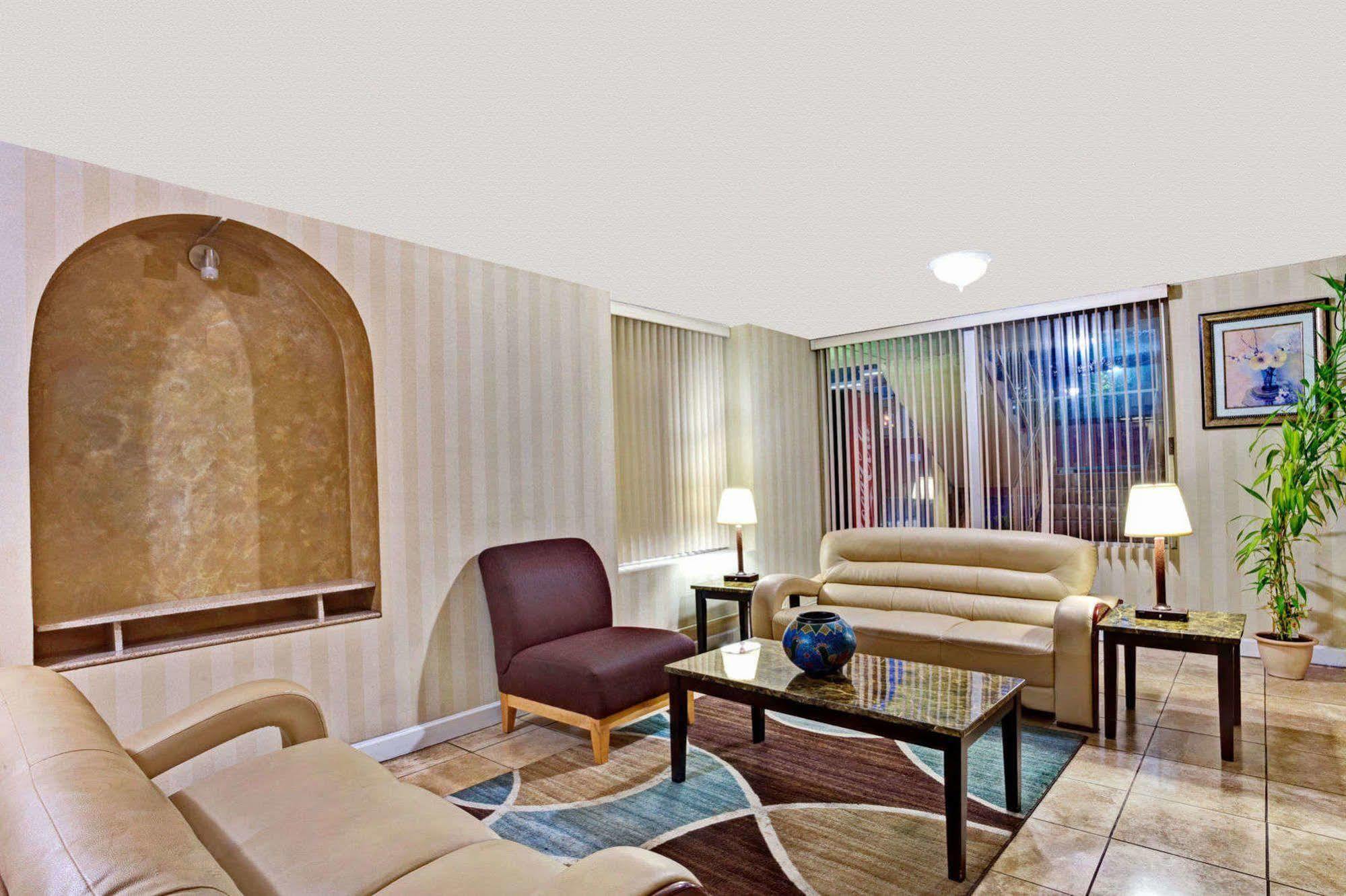 Super 8 By Wyndham Nashville/ Dntn/ Opryland Area Extérieur photo